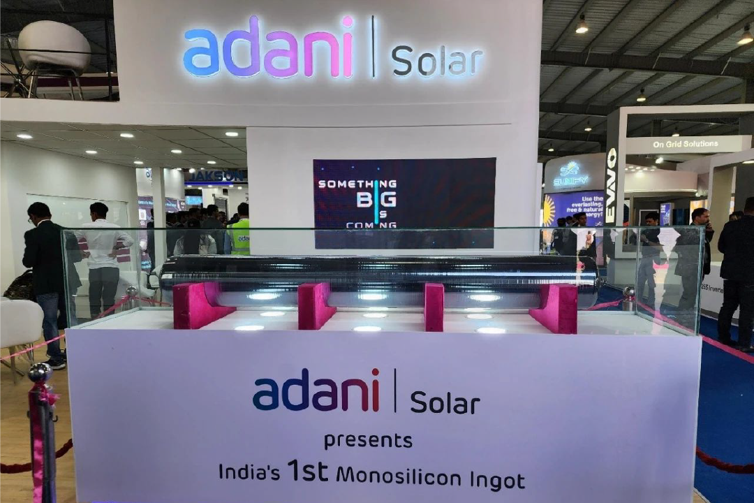 Gran noticia: El gigante energético indio Adani obtuvo su primera varilla de silicio del horno SCEC